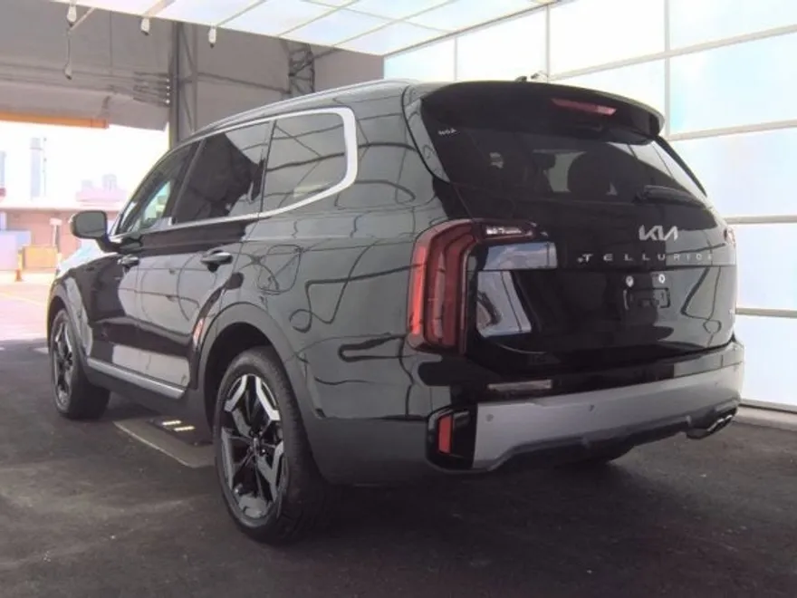 2023 Kia Telluride S photo 1