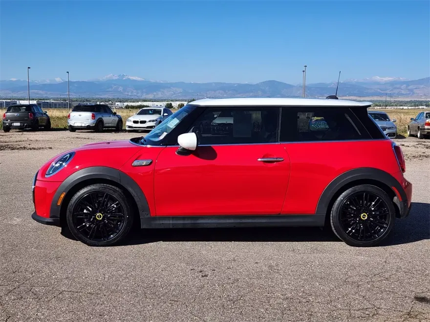 2024 Mini Cooper 2 Door Hardtop SE photo 1