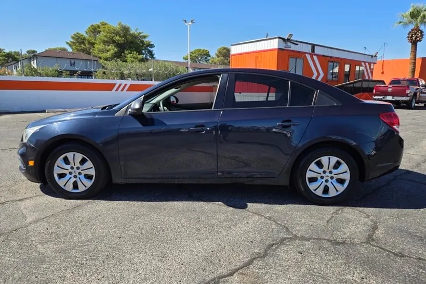 2016 Chevrolet Cruze LS photo 1