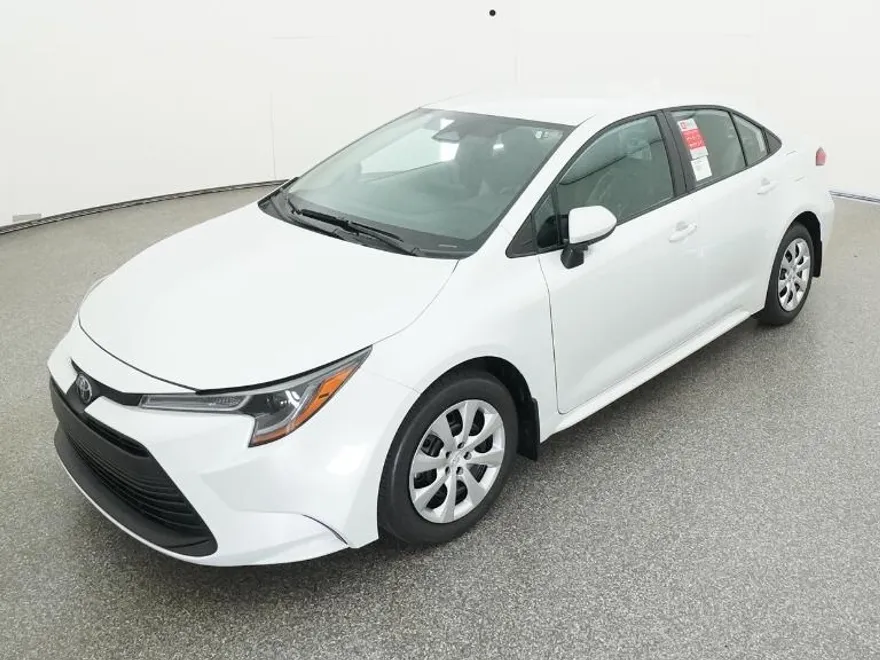2025 Toyota Corolla LE photo 1