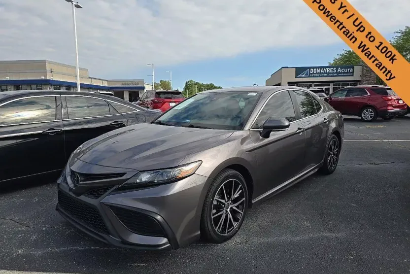 2022 Toyota Camry SE photo 1