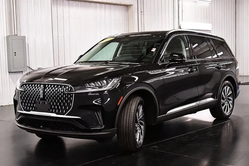 2025 Lincoln Aviator photo 1