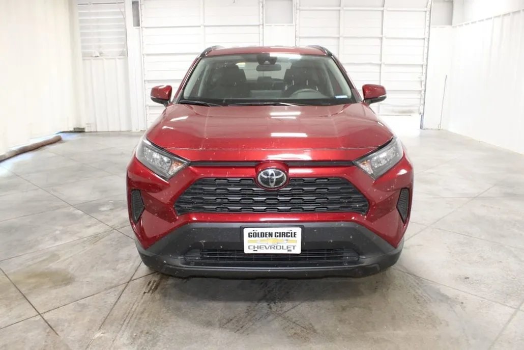 2019 Toyota RAV4 LE photo 1