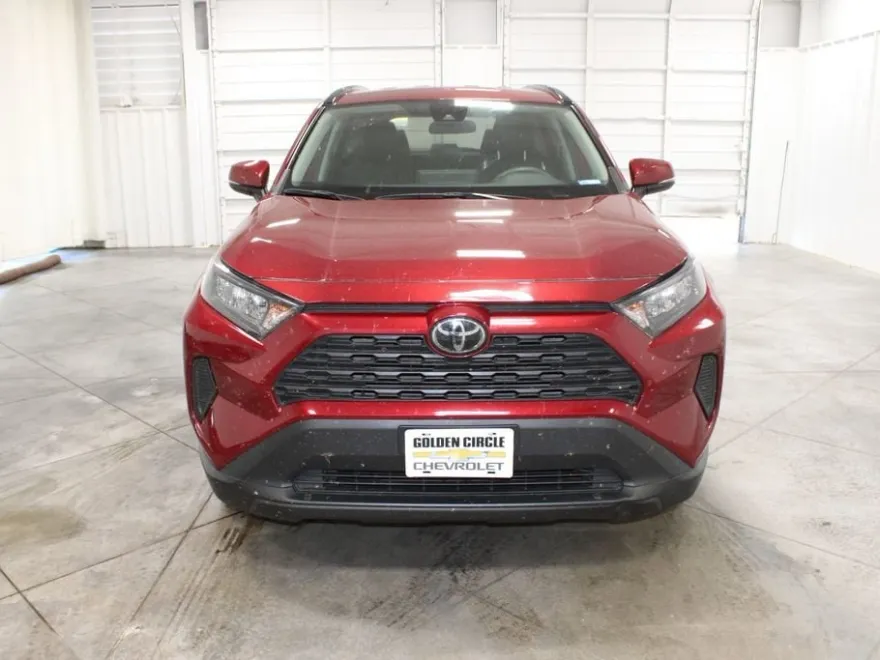 2019 Toyota RAV4 LE photo 1