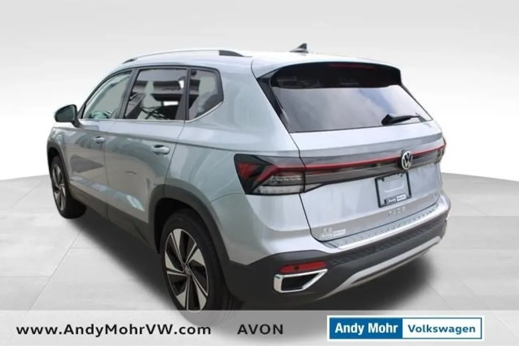 2025 Volkswagen Taos SE photo 1