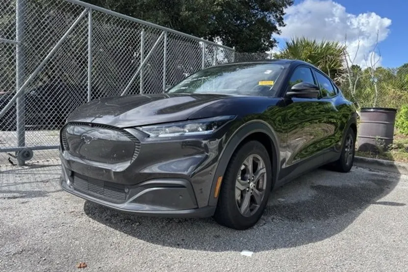 2022 Ford Mustang Mach-E Select photo 1
