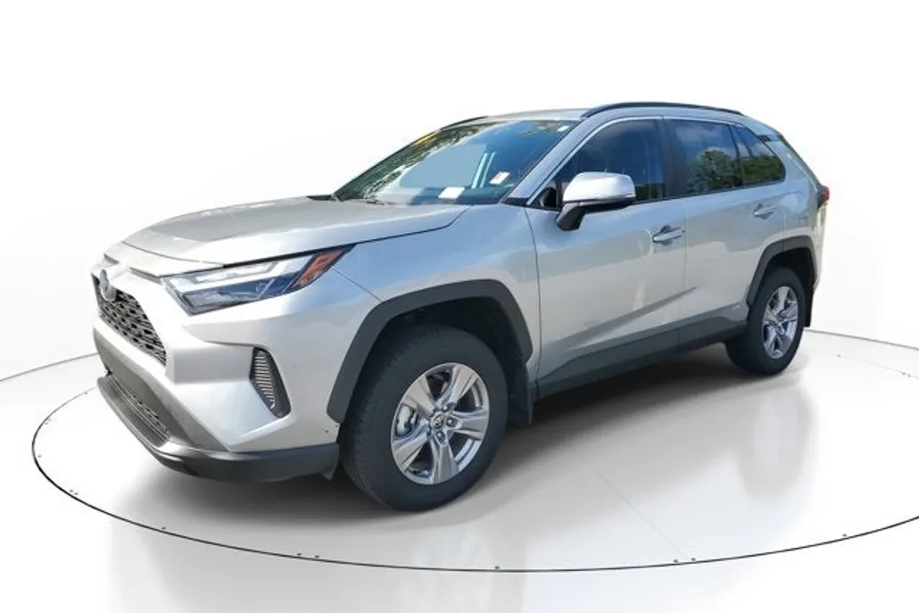 2024 Toyota RAV4 Hybrid XLE photo 1