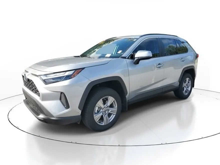2024 Toyota RAV4 Hybrid XLE photo 1
