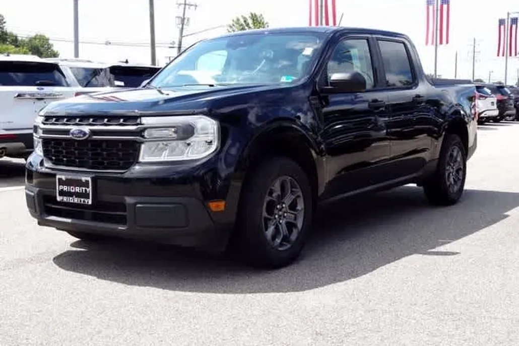 2022 Ford Maverick XLT photo 1