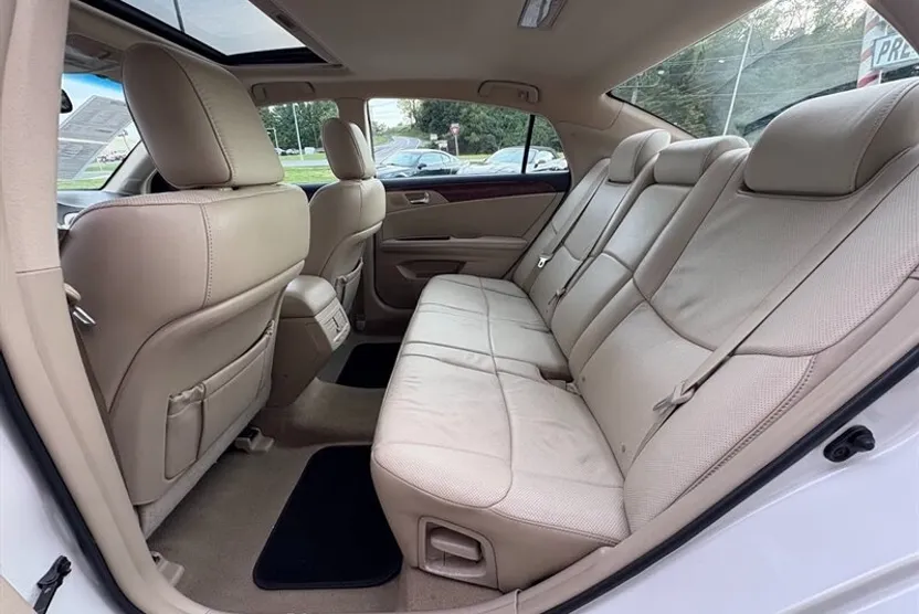 2012 Toyota Avalon Limited photo 1