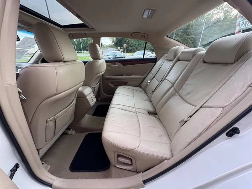 2012 Toyota Avalon Limited photo 1
