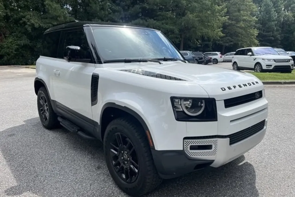 2023 Land Rover Defender S photo 1