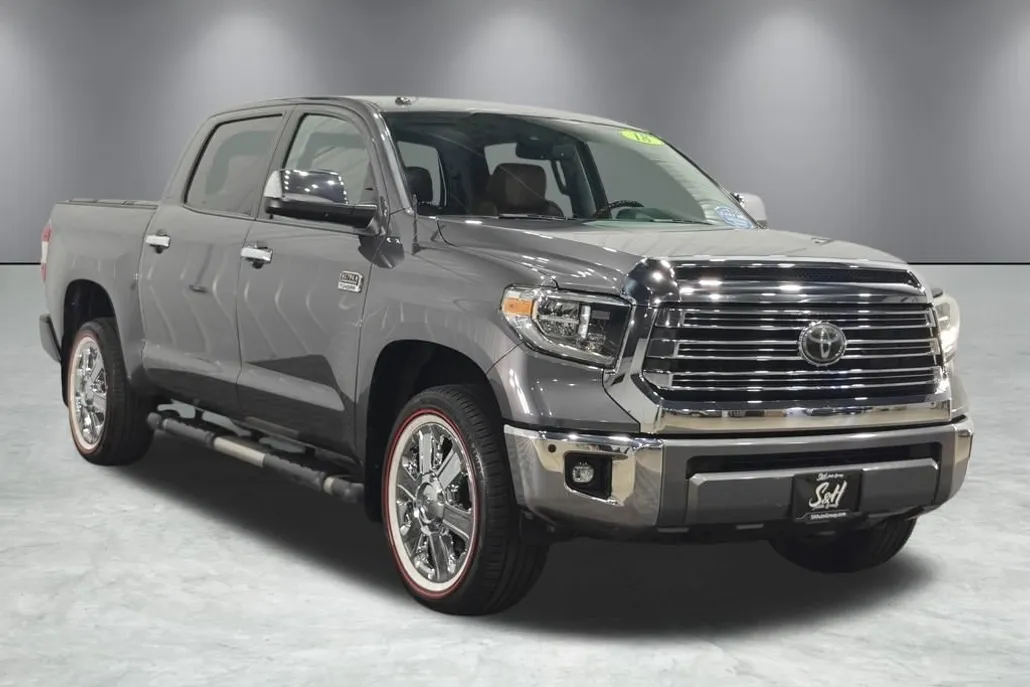 2018 Toyota Tundra SR5 CrewMax photo 1