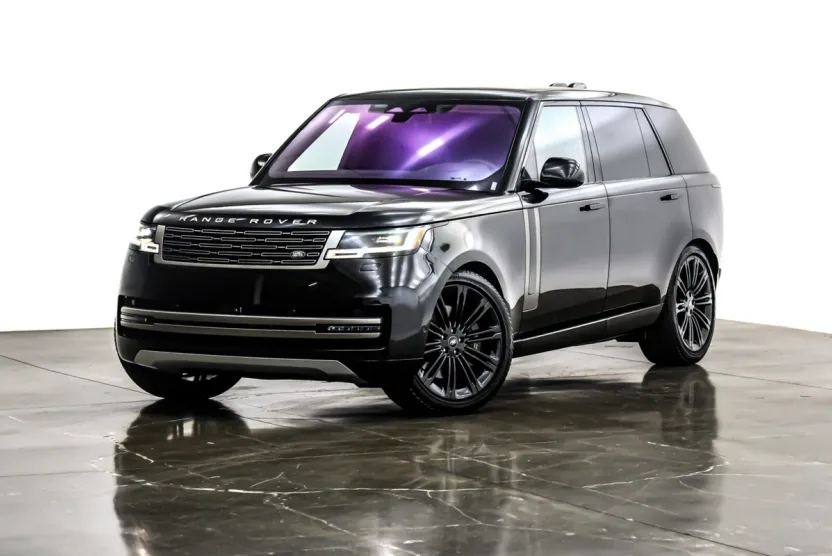 2023 Land Rover Range Rover SE photo 1