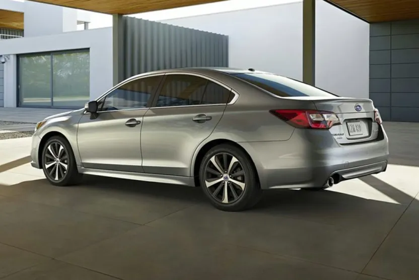 2017 Subaru Legacy 2.5i Premium photo 1