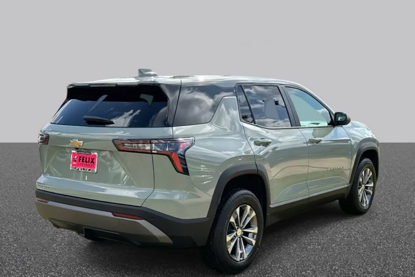 2025 Chevrolet Equinox LT photo 1