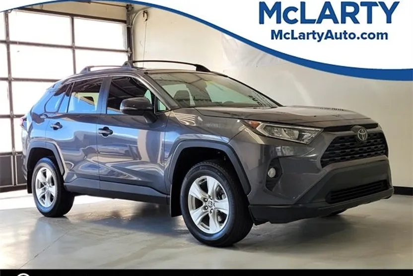 2021 Toyota RAV4 XLE photo 1