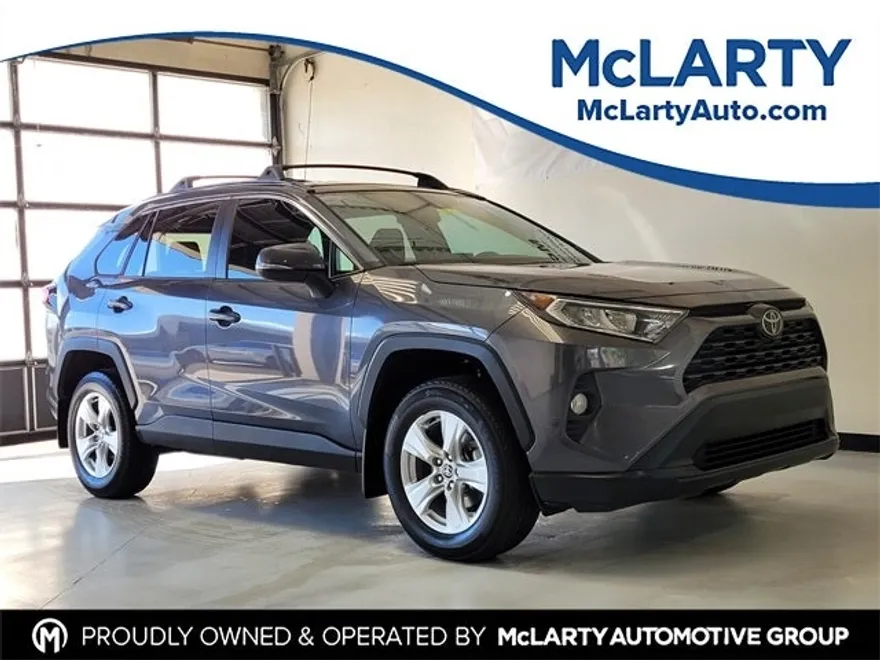 2021 Toyota RAV4 XLE photo 1