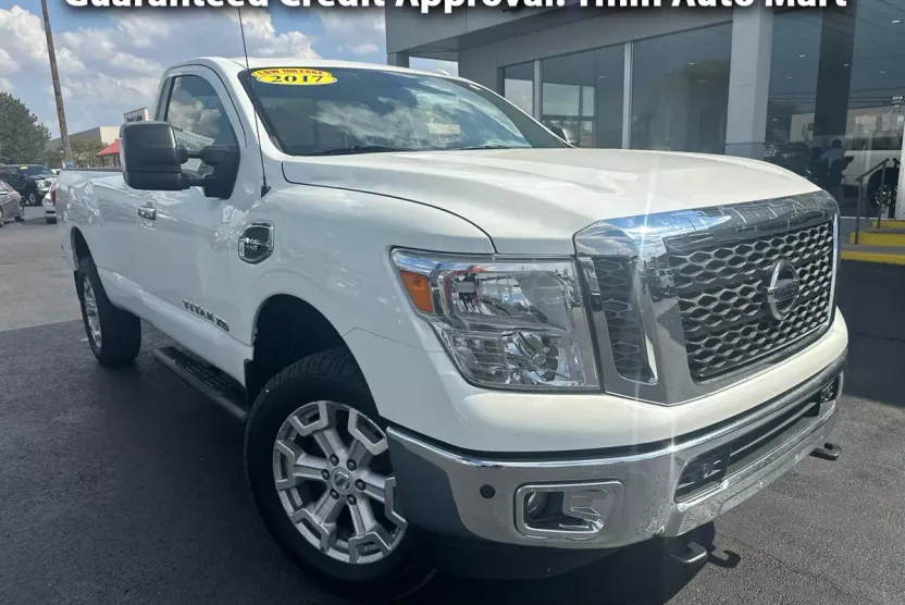 2017 Nissan Titan SV photo 1