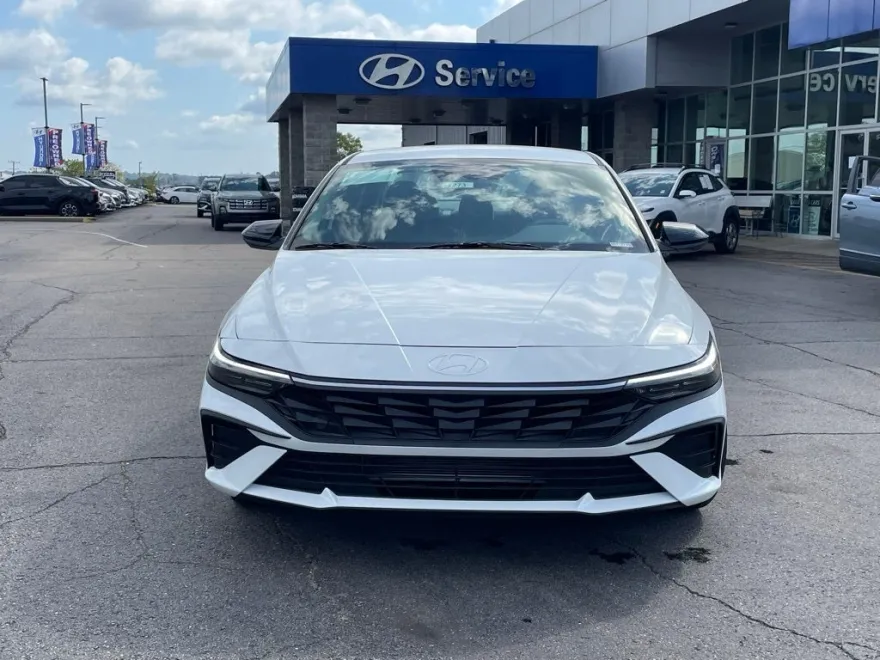 2025 Hyundai Elantra SEL Sport photo 1
