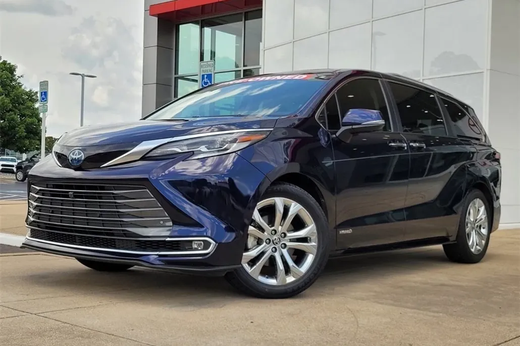 2021 Toyota Sienna Limited photo 1