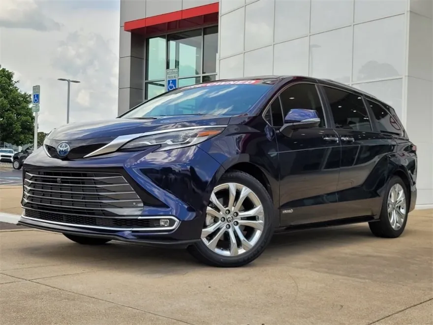 2021 Toyota Sienna Limited photo 1