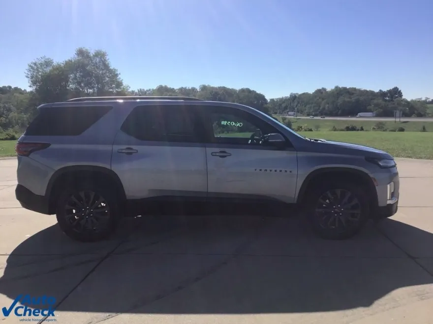 2023 Chevrolet Traverse RS photo 1