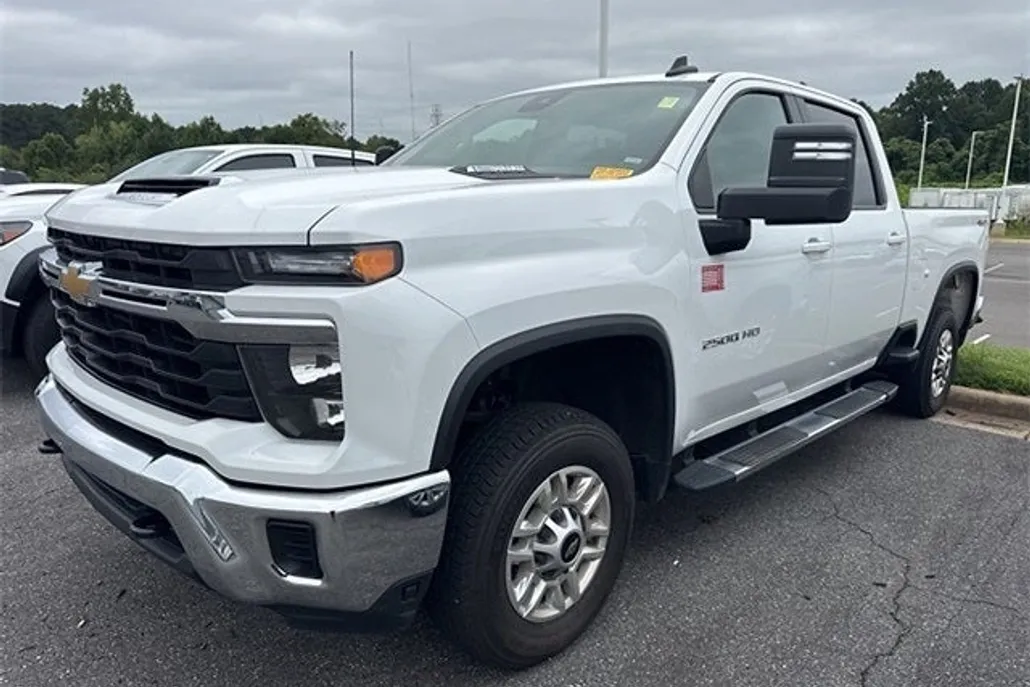 2024 Chevrolet Silverado 2500HD LT photo 1