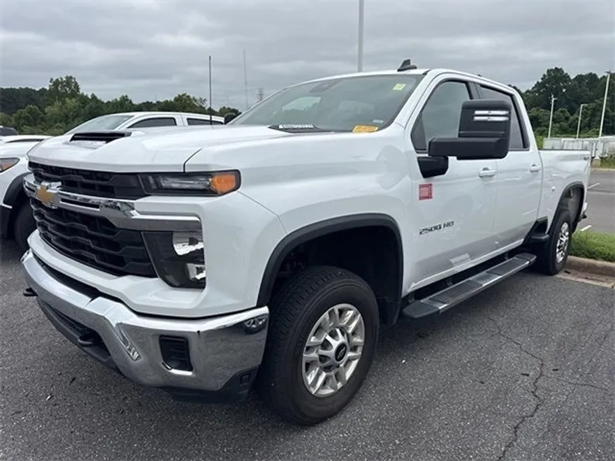 2024 Chevrolet Silverado 2500HD LT photo 1