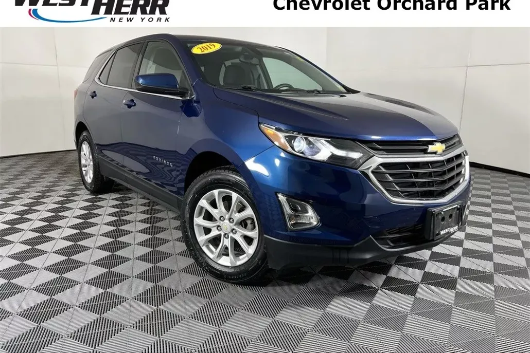 2019 Chevrolet Equinox LT photo 1