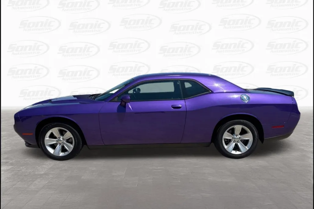 2023 Dodge Challenger SXT photo 1