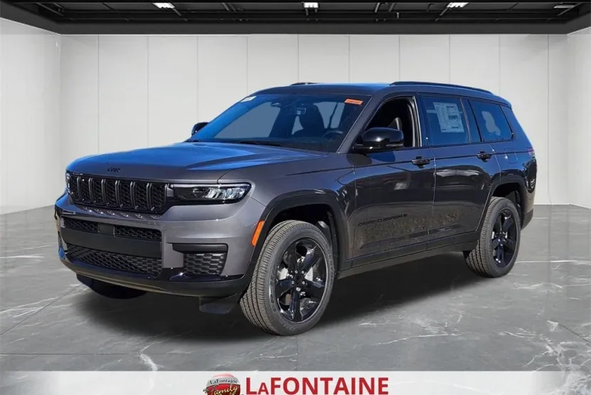 2025 Jeep Grand Cherokee Altitude photo 1