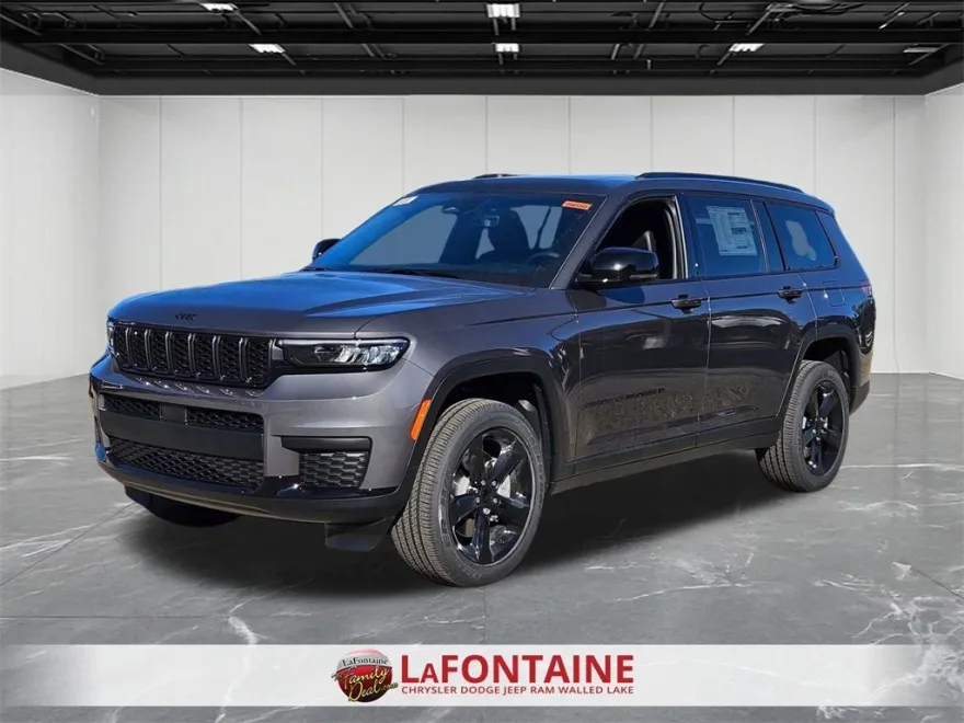 2025 Jeep Grand Cherokee Altitude photo 1