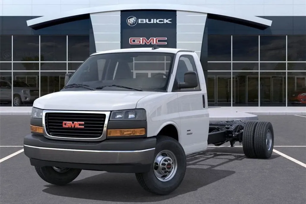2025 Gmc Savana Cutaway 3500 photo 1