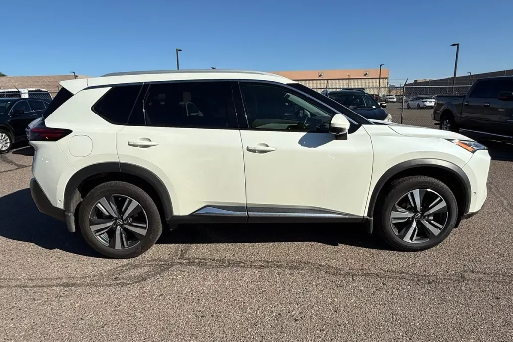 2022 Nissan Rogue SL photo 1