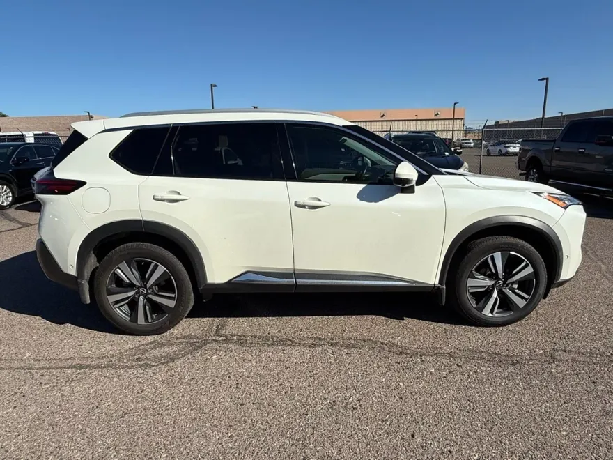 2022 Nissan Rogue SL photo 1