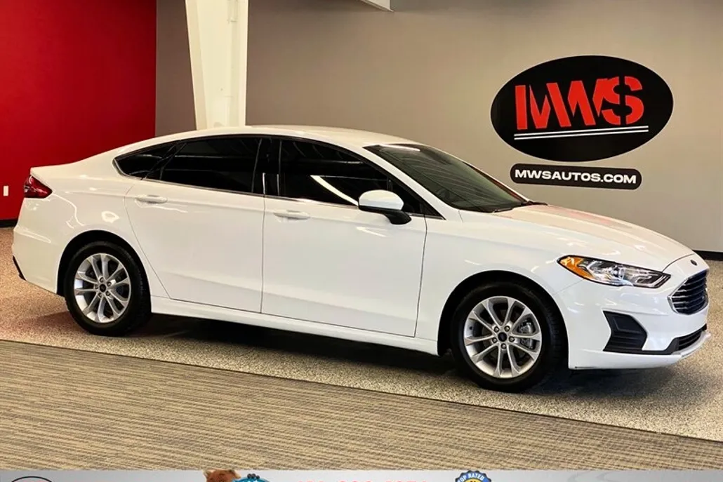 2020 Ford Fusion SE photo 1