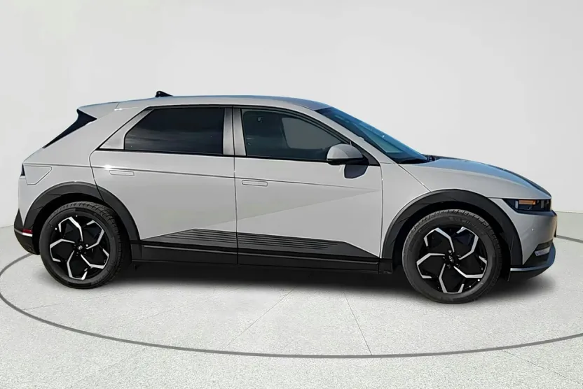 2025 Hyundai Ioniq 5 SEL photo 1
