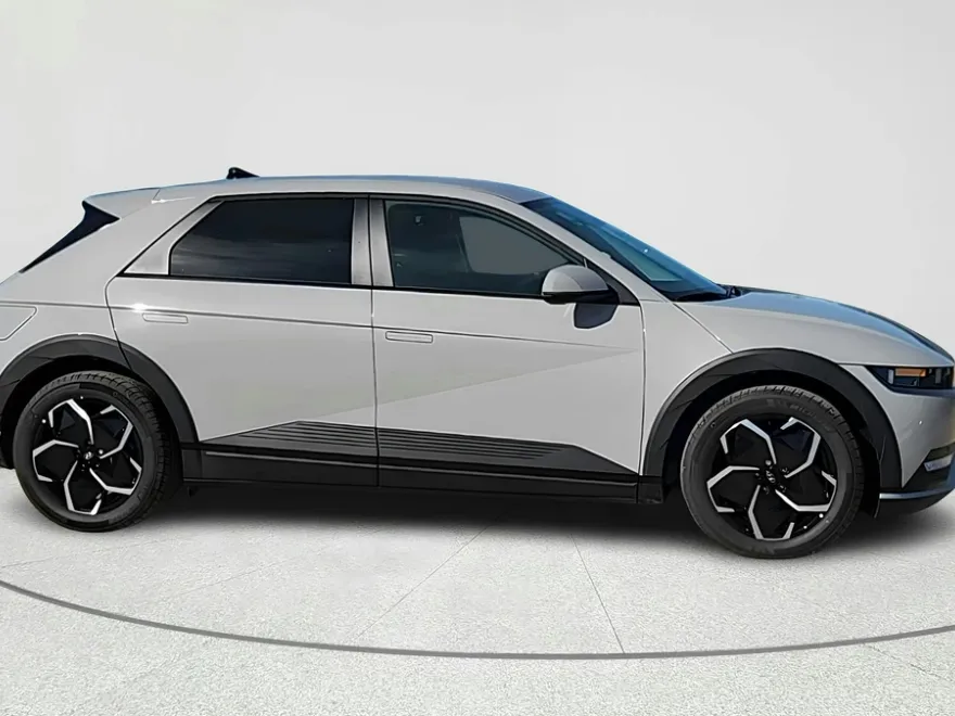 2025 Hyundai Ioniq 5 SEL photo 1