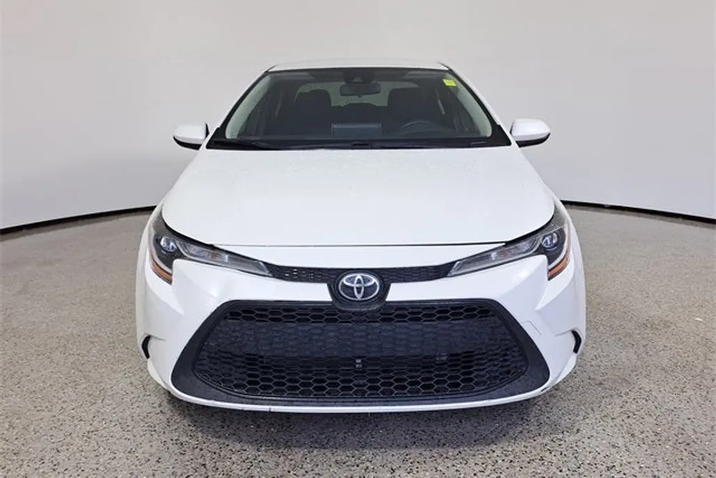 2020 Toyota Corolla LE photo 1