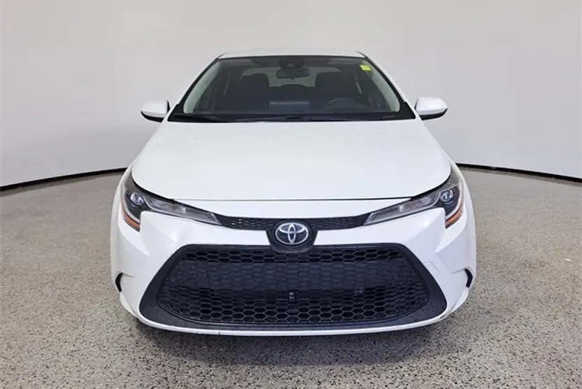 2020 Toyota Corolla LE photo 1