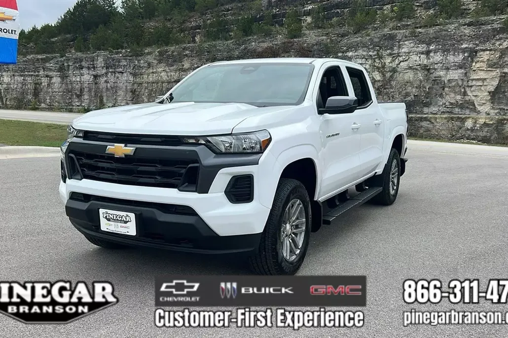 2026 Chevrolet Colorado LT photo 1