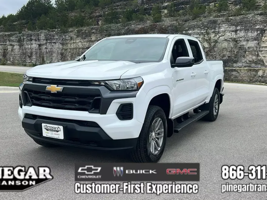 2026 Chevrolet Colorado LT photo 1