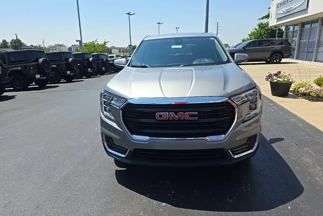 2024 Gmc Terrain SLE photo 1