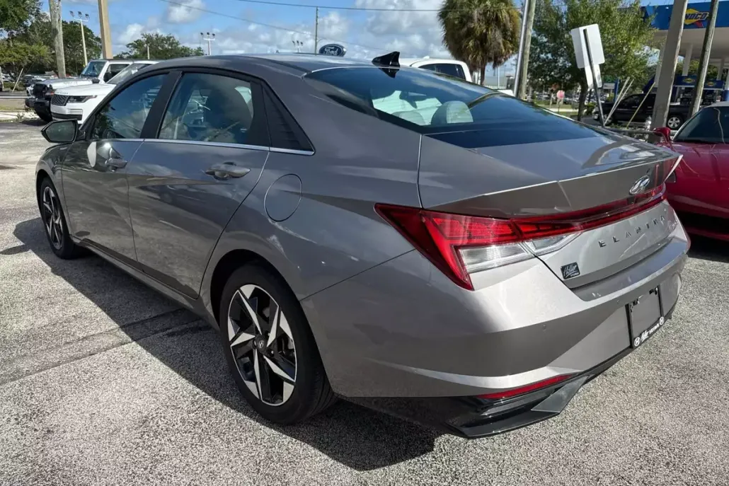 2023 Hyundai Elantra Limited photo 1