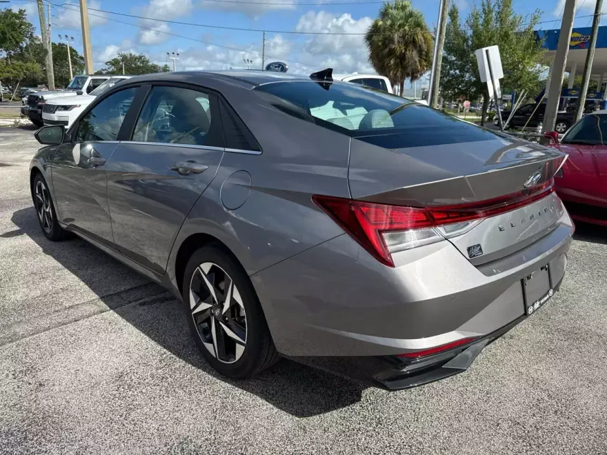 2023 Hyundai Elantra Limited photo 1