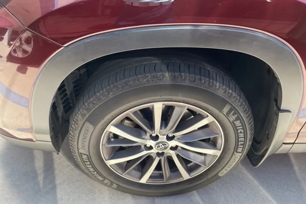 2019 Toyota Highlander SE photo 1