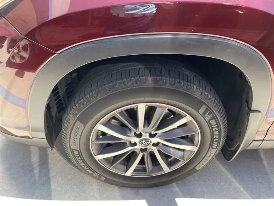 2019 Toyota Highlander SE photo 1