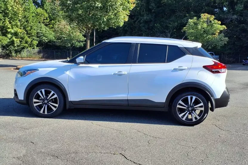 2020 Nissan Kicks SV photo 1