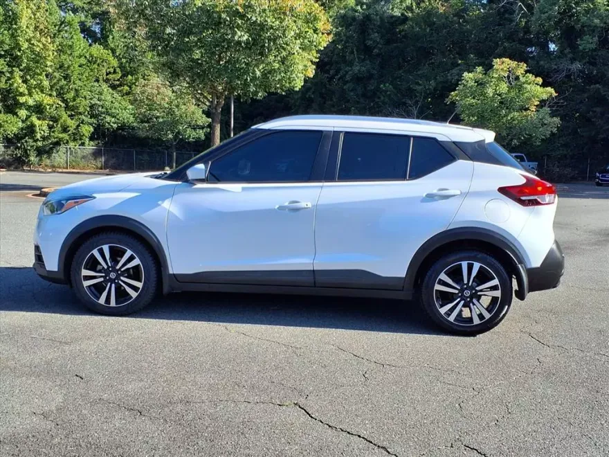 2020 Nissan Kicks SV photo 1